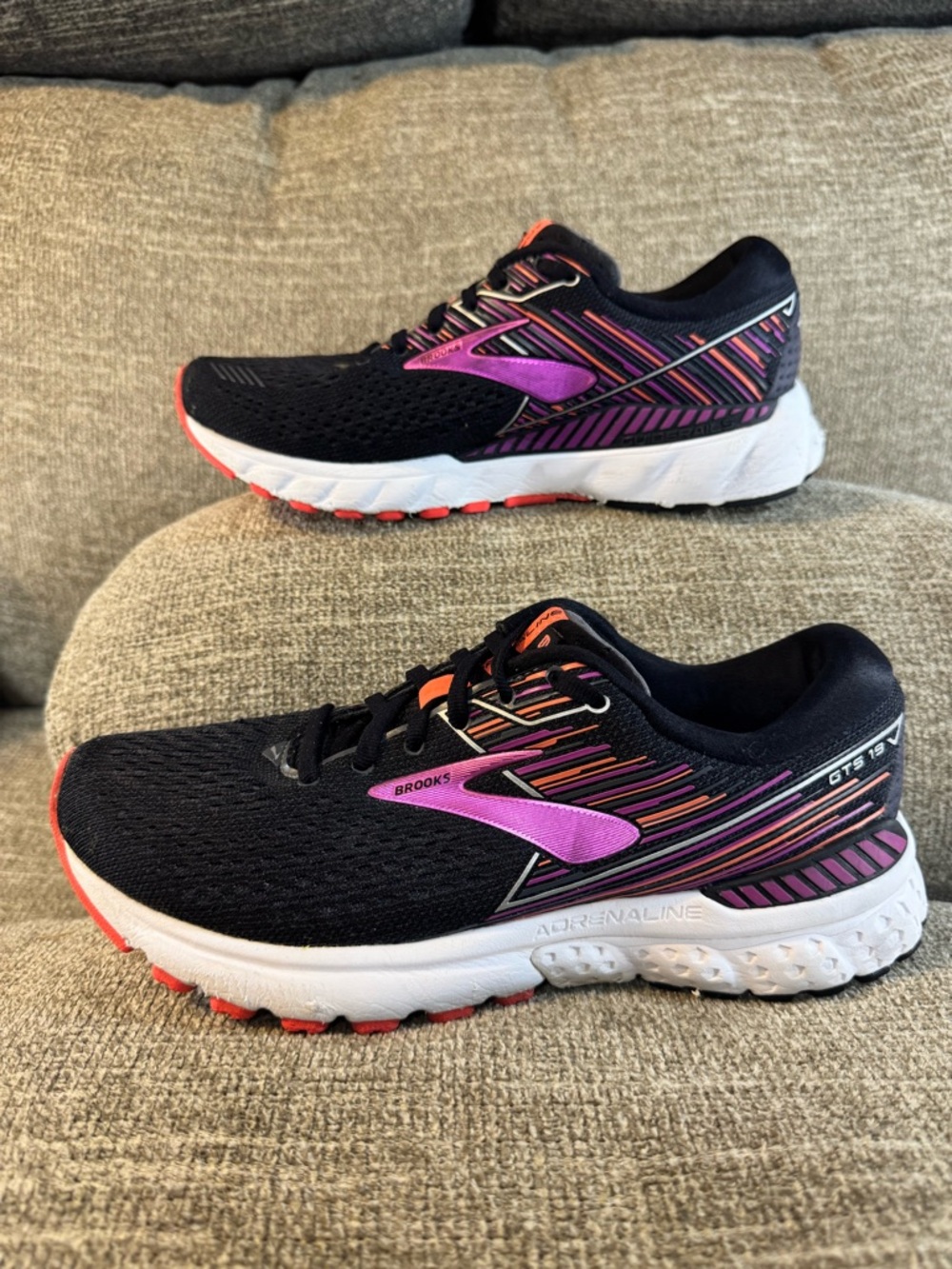 Brooks Adrenaline GTS 19 Women’s Running Shoes Black Purple and Coral Size 9 - Picture 2 of 11